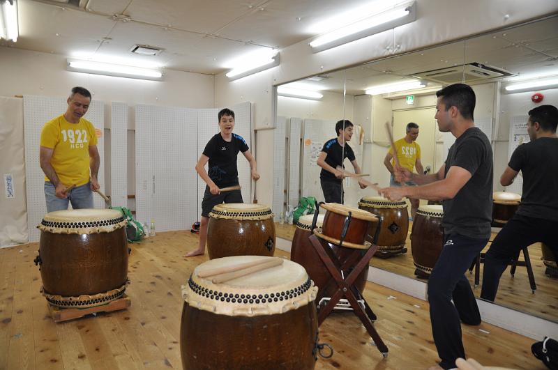 foto_20150525_1417_09.jpg - [de]Beim Taiko Workshop in Kyoto.[en]Attending a taiko class in Kyoto.