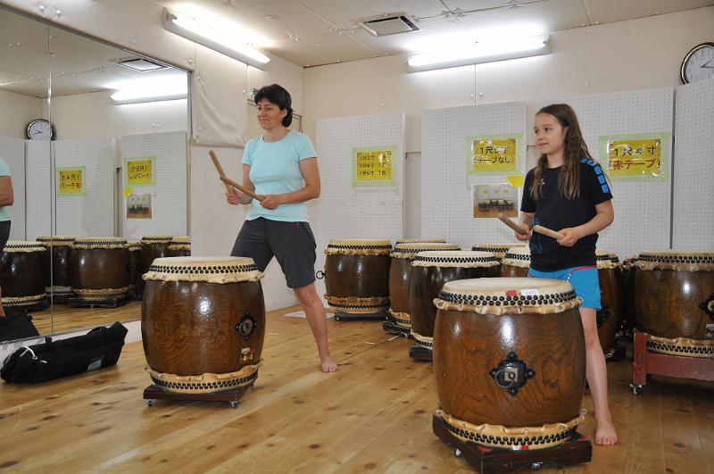 foto_20150525_1419_08.jpg - [de]Beim Taiko Workshop in Kyoto.[en]Attending a taiko class in Kyoto.
