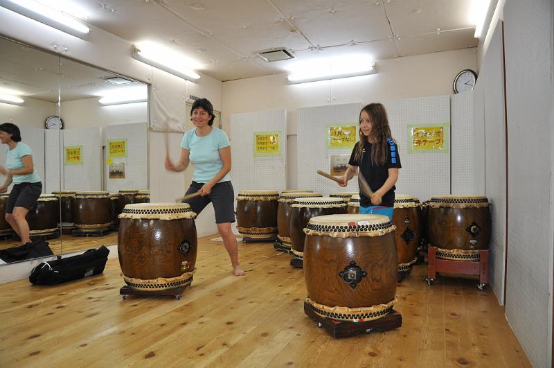foto_20150525_1420_02.jpg - [de]Beim Taiko Workshop in Kyoto.[en]Attending a taiko class in Kyoto.