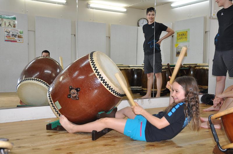 foto_20150525_1459_03.jpg - [de]Beim Taiko Workshop in Kyoto.[en]Attending a taiko class in Kyoto.
