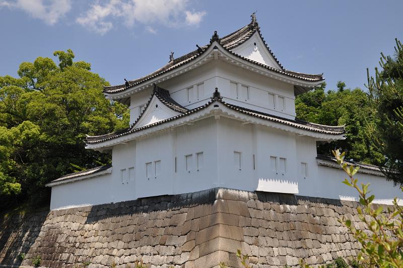 foto_20150526_1047_01.jpg - [de]Befestigungsmauer beim Nijo Schloss.[en]Watch tower at Nijo castle.