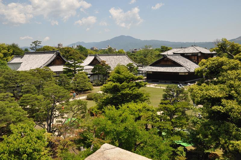 foto_20150526_1140_01.jpg - [de]Honmaru Platz beim Nijo Schloss.[en]Honmaru at Nijo castle.
