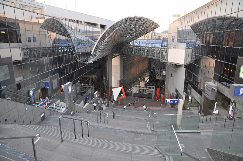 foto_20150527_1831_02.jpg - [de]Kaufhaus am Bahnhof von Kyoto.[en]Department store at Kyoto station.