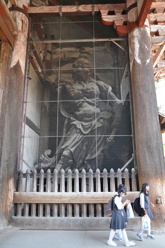 foto_20150526_1534_01.jpg - [de]Wächter am Todai-ji.[en]Guard at the Todai-ji.