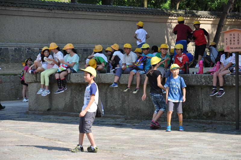foto_20150526_1535_02.jpg - [de]Schulklasse am Todai-ji.[en]School class at the Todai-ji.