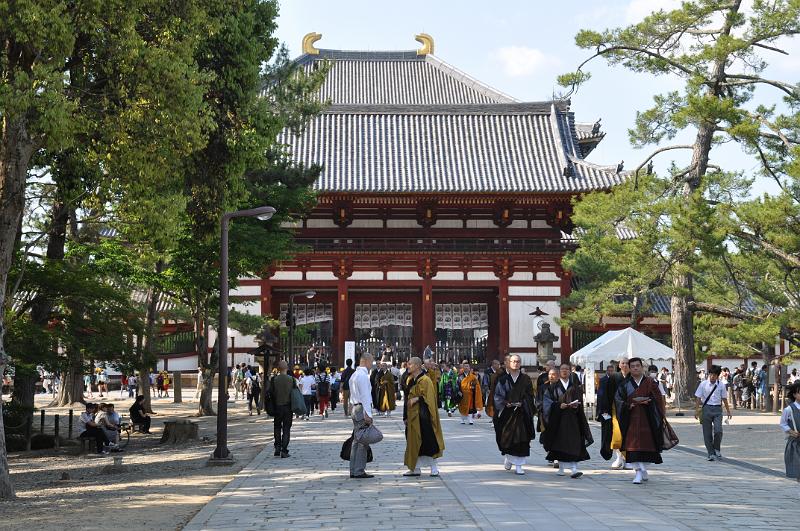 foto_20150526_1537_01.jpg - [de]Eingangstor zum Todai-ji Tempel.[en]Entering the Todai-ji temple.