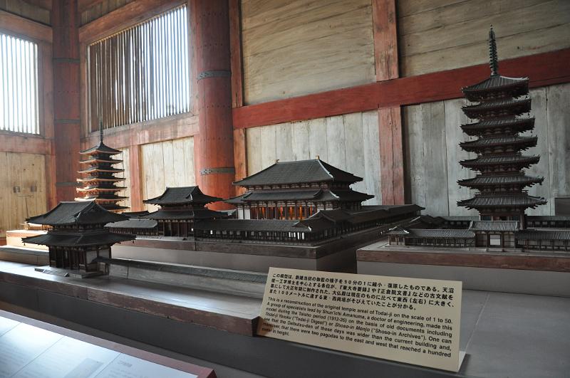 foto_20150526_1600_02.jpg - [de]Modell des originalen Todai-ji Tempels.[en]Model of the original Todai-ji temple.