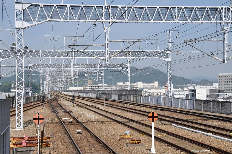 foto_20150527_0920_02.jpg - [de]Shinkansen Gleise in Himeji.[en]Shinkansen tracks at Himeji.
